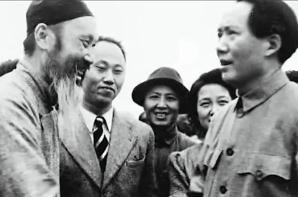 1945年，蒋介石听完毛主席的诗词后，大惊失色，茫然的询问自己的心腹陈布雷：这难