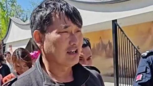 大衣哥菏泽牡丹园庆生记：朴实生活与人情冷暖，谁又能真正看透