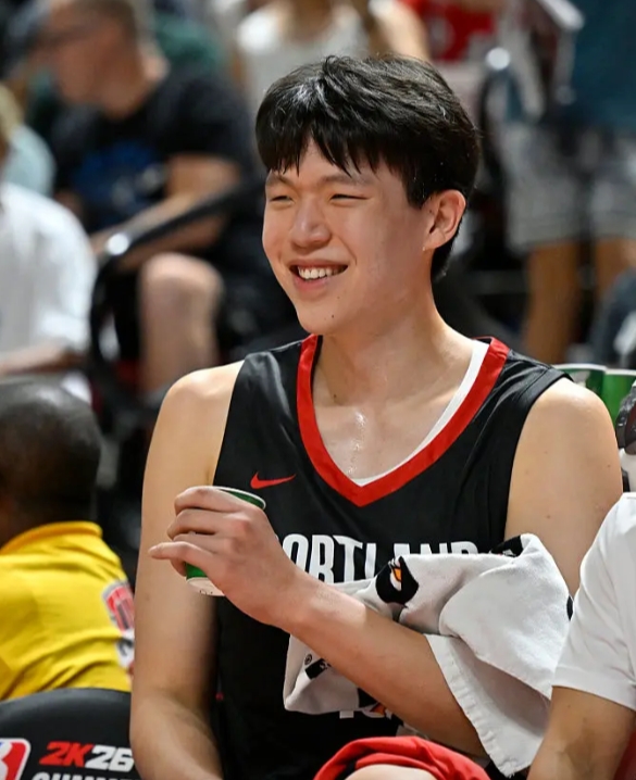 杨瀚森进攻表现不佳和cba的培养关系非常大。
我一直以来的观点就是杨海森在青岛呆