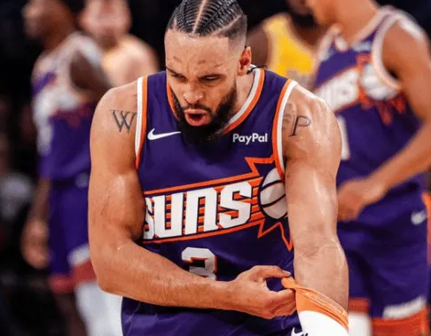 美媒更新动态，晒出了湖人三大交易目标：
1.  赫伯特-琼斯
2.  狄龙-布鲁