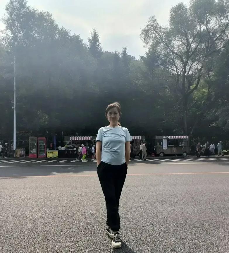 家有老小孩，到处塞满东西[我想静静]
73年出生，23年退休，退休金2721元，