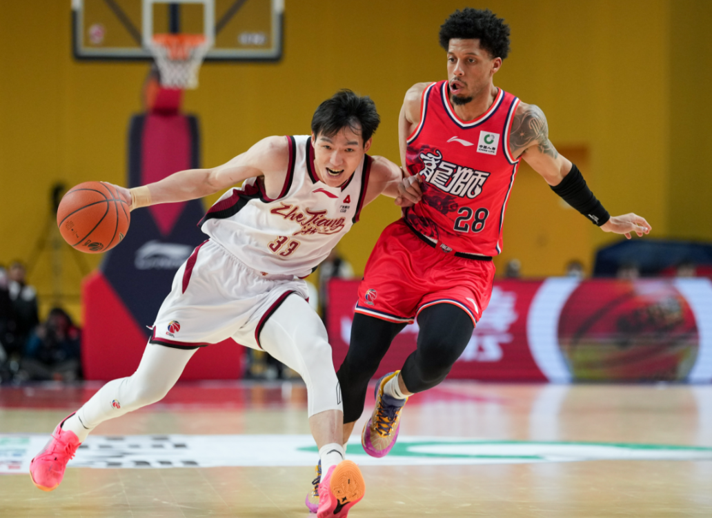 1月8日，CBA常规赛再赛一场，广州朗肽海本（下称“广州队”）坐镇主场迎战浙江稠