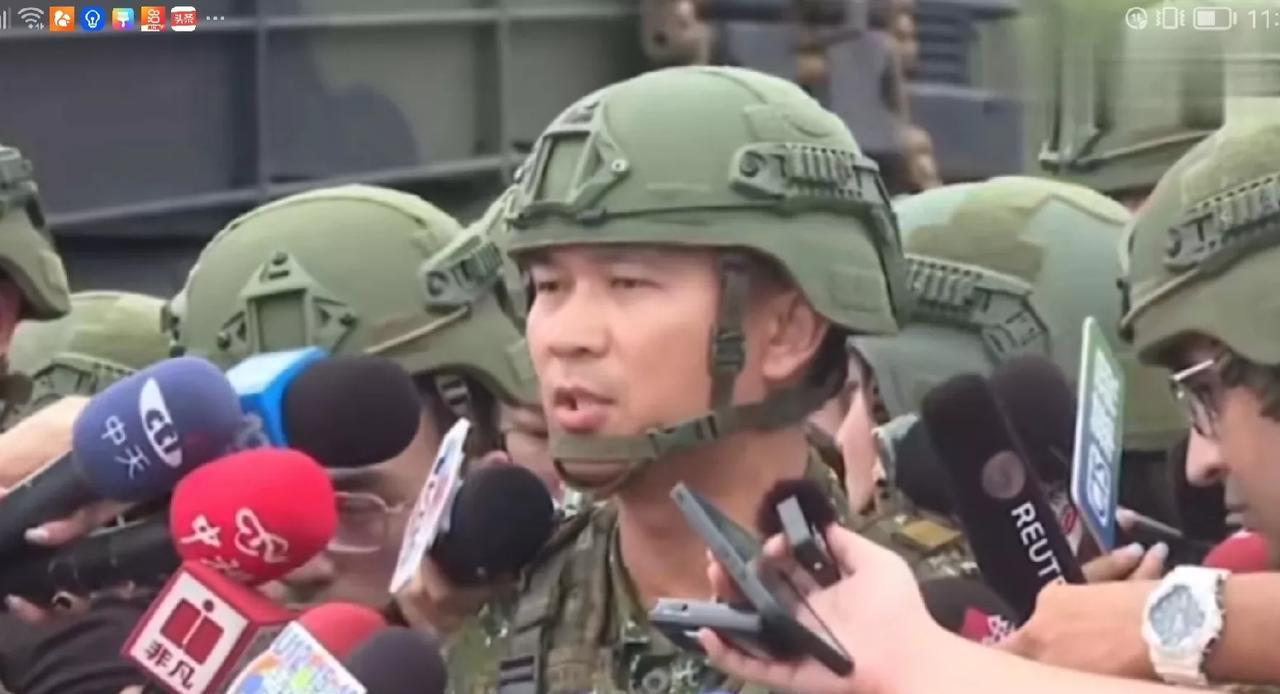 台湾军队在兵种和军官名称方面的却很时尚：前段时间在网络走红的那位长相很萌萌的女兵