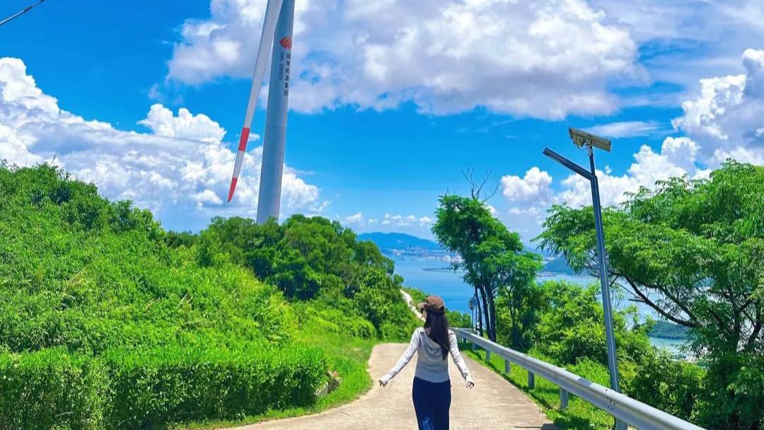 广东阳江30岁女公务员，男友去广州读博，想先跟她结婚生子，咋办？