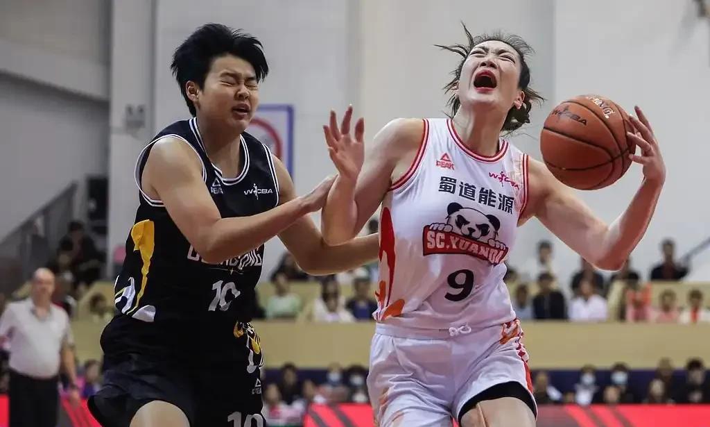 三分7中0！李梦出场38分钟，投篮11中3得到9分2板9助7失误
广东女篮在4月
