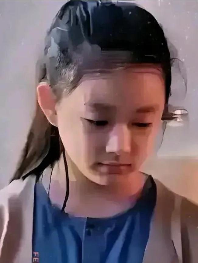 汪小菲和女儿玥儿的互动真是太有梗了！
小丫头古灵精怪先问“有没有面”，听说在隔壁