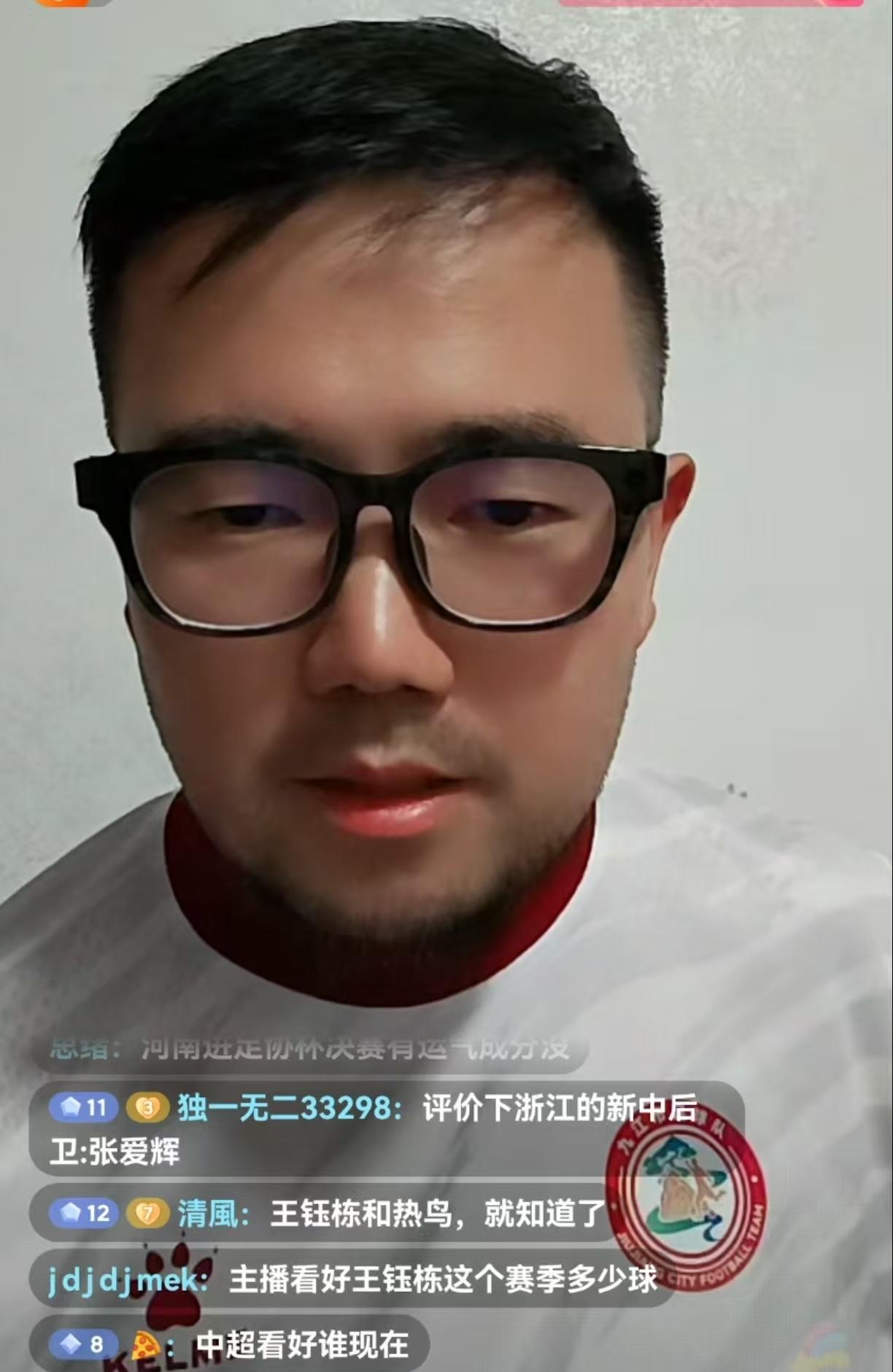 为什么王钰栋没法去五大联赛效力？媒体人潘伟力举了河南队前锋阿奇姆彭的例子。这位加