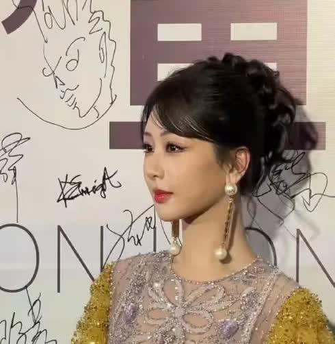 医美过度？杨紫北影节再现"换脸术", 她终究还是走上了张檬的老路