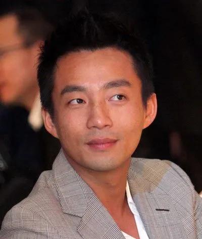 我要夸一夸汪小菲
怼一怼个别的喷子
喷子说原来天天让孩子回北京
现在有孩子的监护