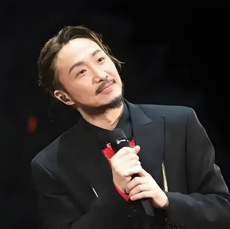 郑中基两段婚姻破裂证明：钱买不来稳定婚姻

54岁郑中基第二次离婚，两任妻子都为