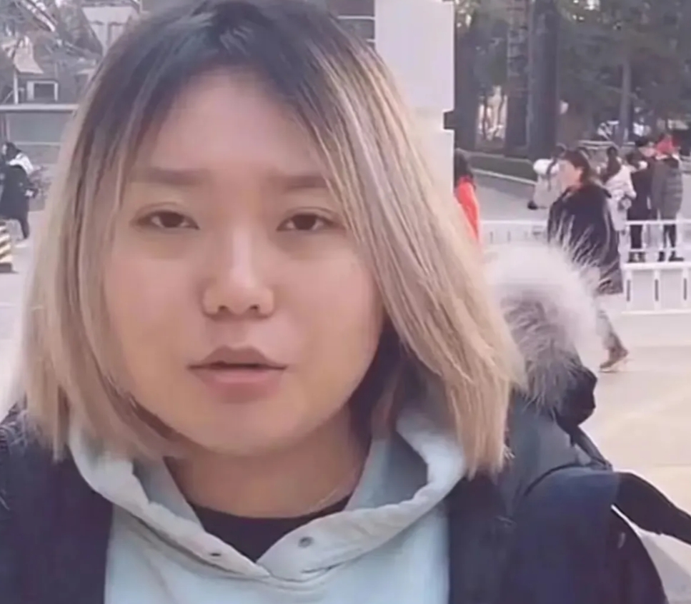 看了李雪琴的新闻后，
突然冷不丁的说一句，
直接把我整懵圈了。

喜欢琴不是因为
