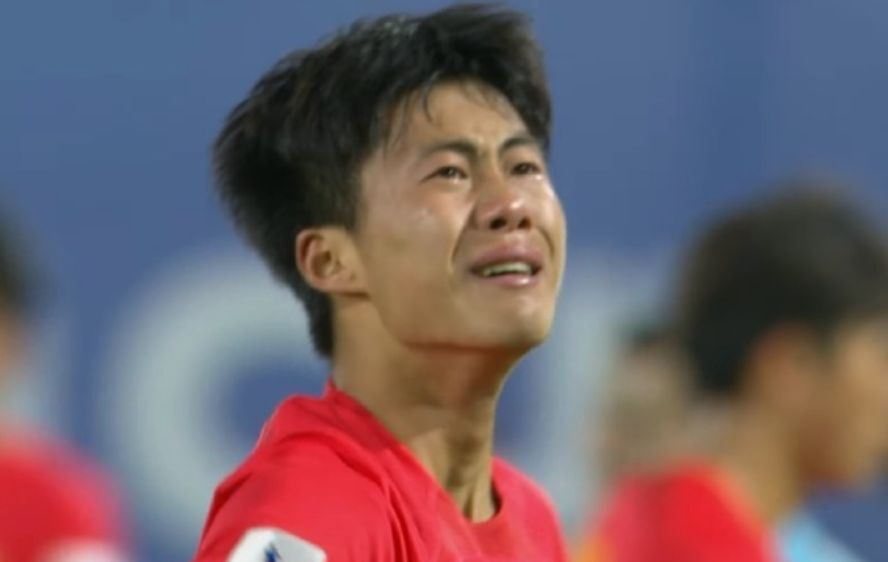 U17亚洲杯小组赛，中国队1-2不敌乌兹别克斯坦，遭遇两连败提前出局。赛后多名国