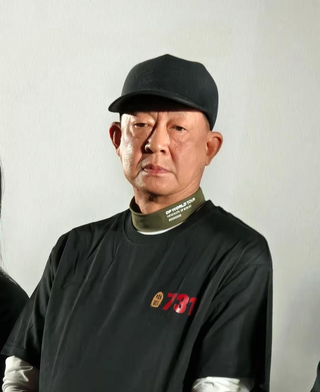 王志文怎么变成这样了呢？岁月不饶人啊！
原来娱乐圈中的男神也老了，变成了小老头啦