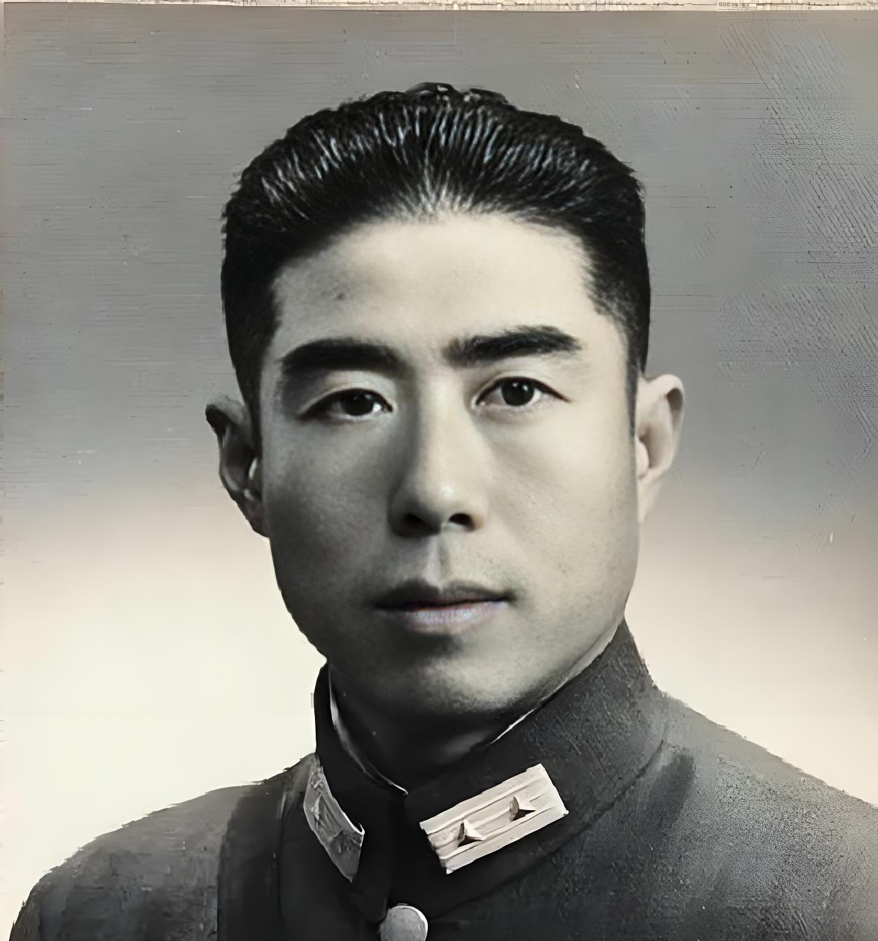 1944年，“大汉奸”郭绍绪请日军高层在家喝酒，席间，随着端菜小二吆喝一声：炖鸡