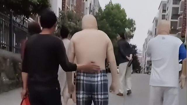 男子电瓶车凌晨爆炸，逃生后竟将门反锁！致同舍室友全身90%烧伤