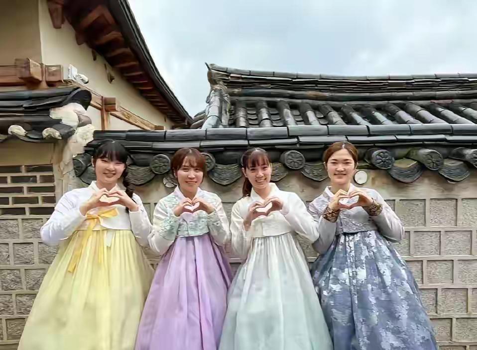 张本美和妥妥的一位日本少女，穿上日本名族服装和平野美宇 木原美柚 长奇美柚去韩国
