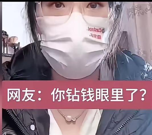 一位女生在相亲时相中了一个几千块的包包，特意给对方个表现的机会，暗示他买单。没想