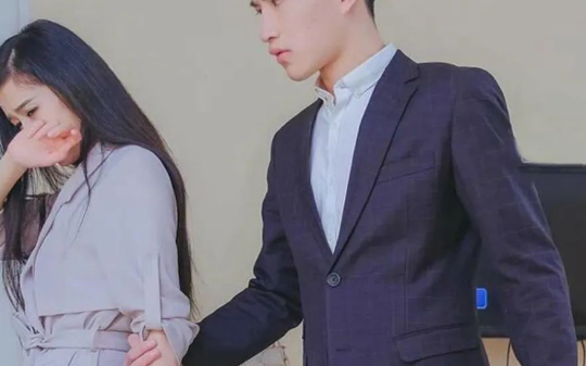 老伴熔我奖章后，我杀疯了