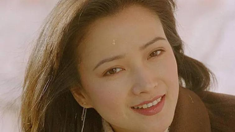 何晴儿子许何发文纪念母亲冥诞，澄清争议，许亚军转发显父子默契