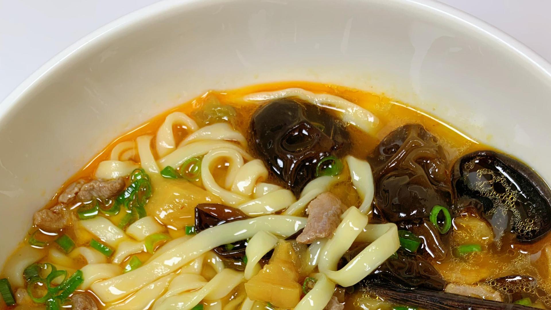 榨菜肉丝面，比外卖快、比泡面香