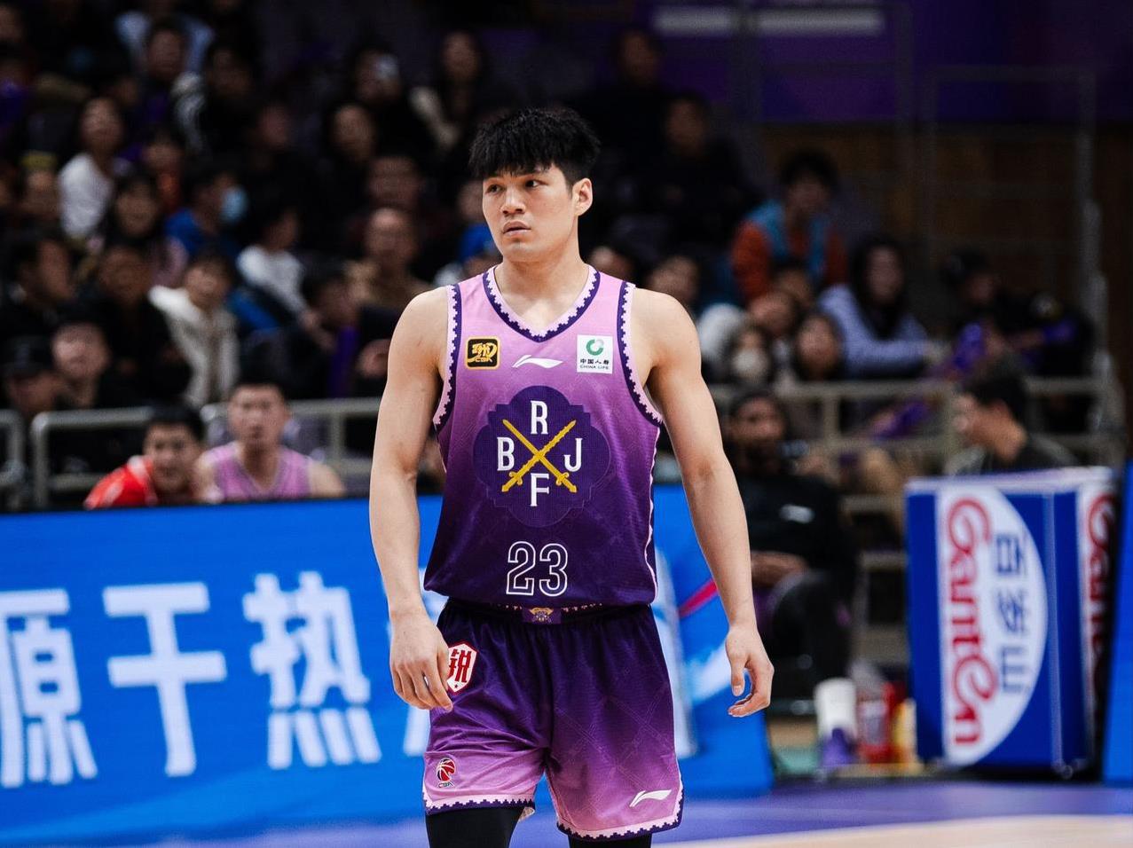 陈国豪回归广东希望大增。
近期，朱芳雨代表广东男篮向北控男篮协商，希望能引入陈国