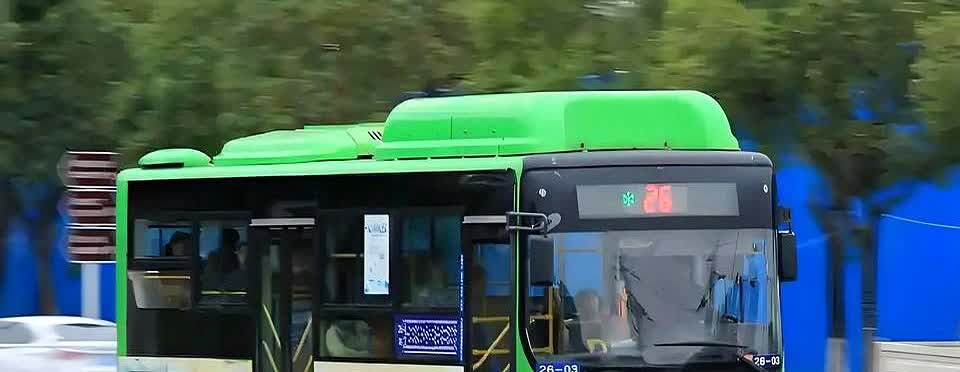 昨日，四川南充一公交车上一位老太太摔倒了，司机将她送医检查并无大碍，另给了她20