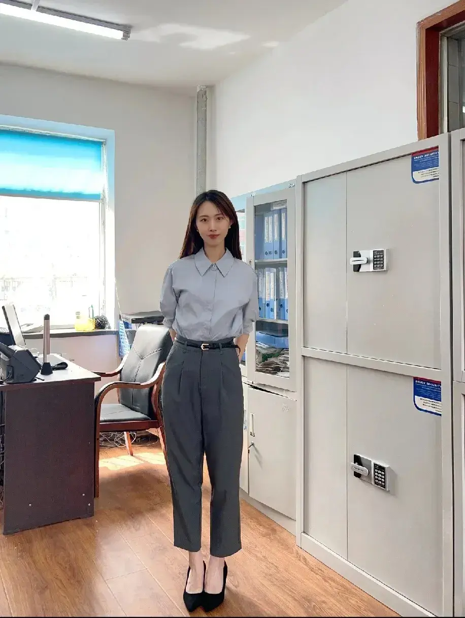 体制内的这位女士，属于什么级别领导？