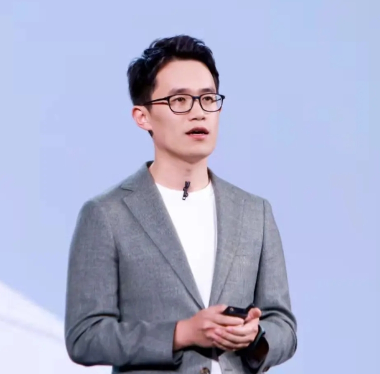 有人认为王腾被辞退，是因为夺嫡之争…

他们说是和金凡夺嫡之争，最终金凡胜出，王