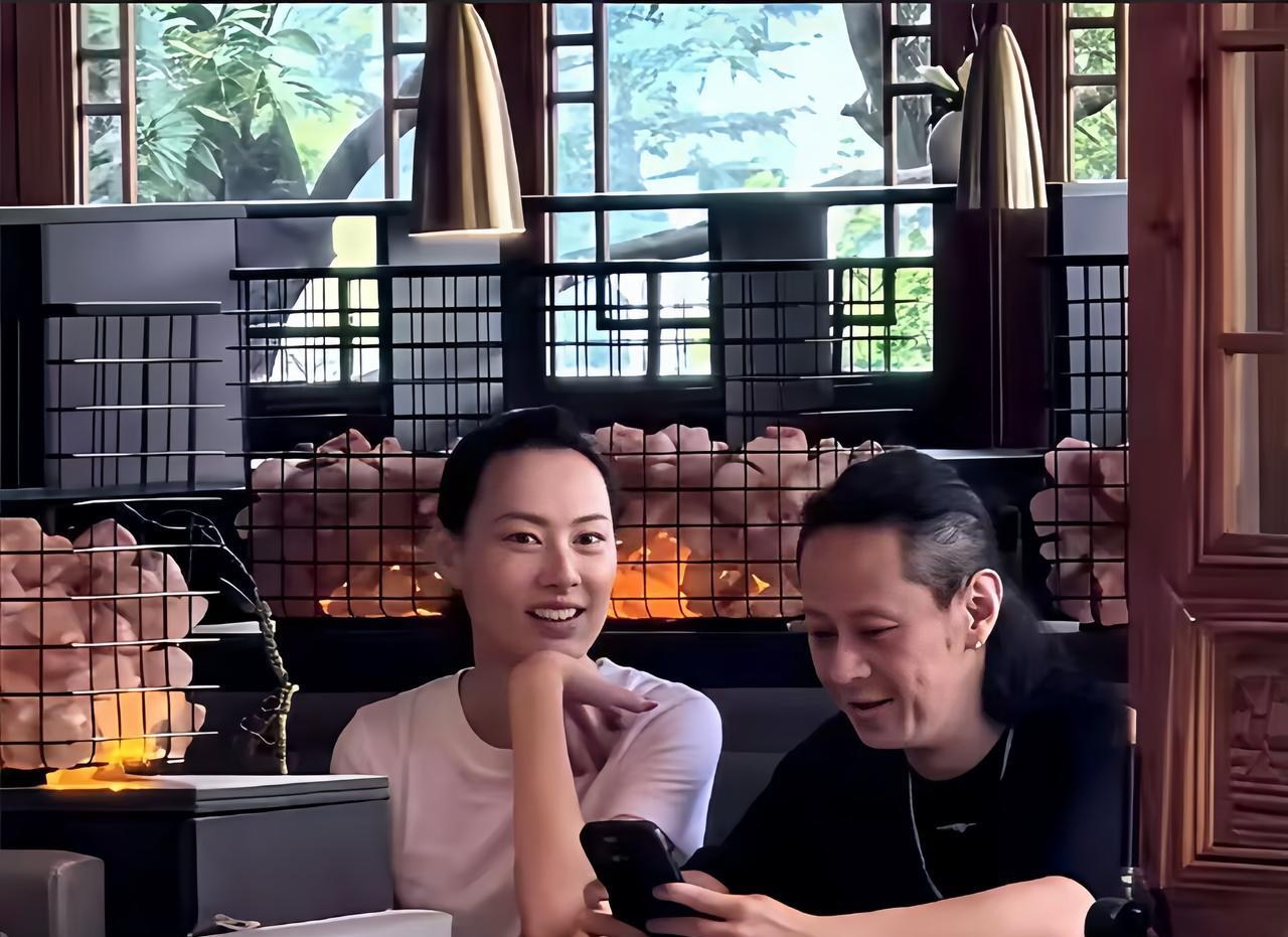 可以看出梁洛施和马浴柯在一起的时候很开心，能被她看中的，似乎跟钱和才华都没关系。
