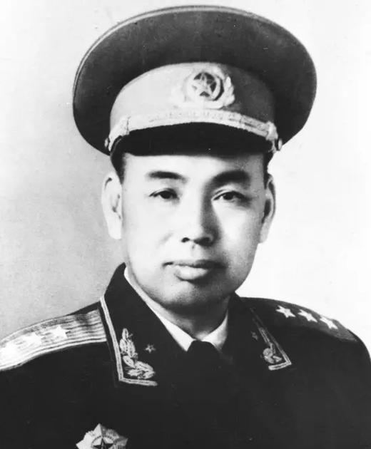 1948年，许世友麾下大将周志坚和19岁的小护士矫明成亲。新婚之夜，他却不入洞房