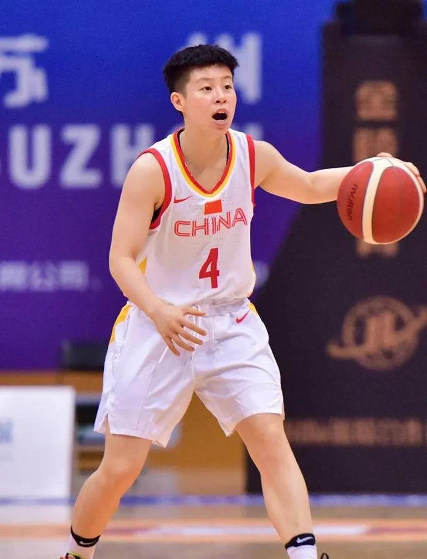 中国女篮李缘和日本女篮田中心淘汰赛数据对比:
1.李缘  对阵日本女篮一分未得，