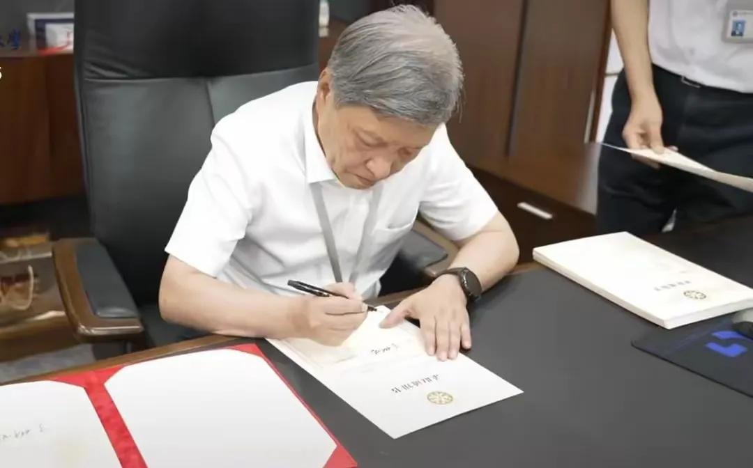 福耀大学招生范围设定为五个省，即福建、河南、广西、湖南、江西，只招50名学生，现