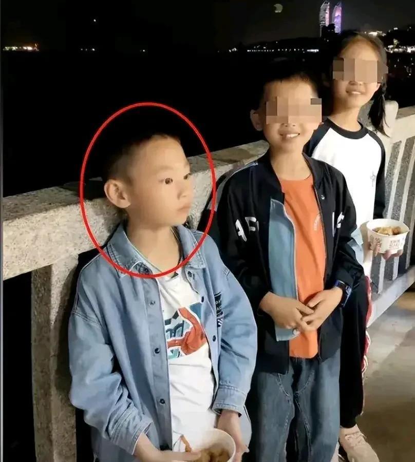 看了9岁天才围棋少年的后续
我震惊了一上午
不是因为他父亲要还一个公道，而是
一
