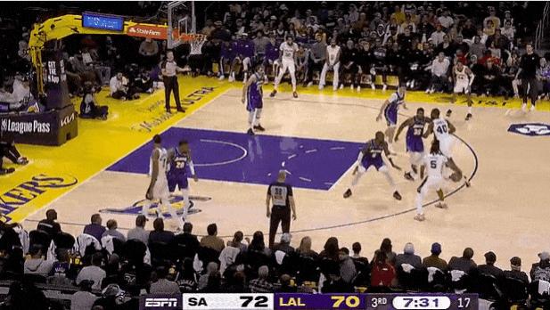 统治进攻！东契奇三分投进后又抢断，助飞艾顿双手暴扣