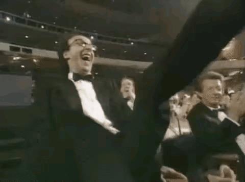 1997年奥斯卡颁奖礼上，最疯狂的一幕！
当颁奖嘉宾宣布《美丽人生》获得最佳外语