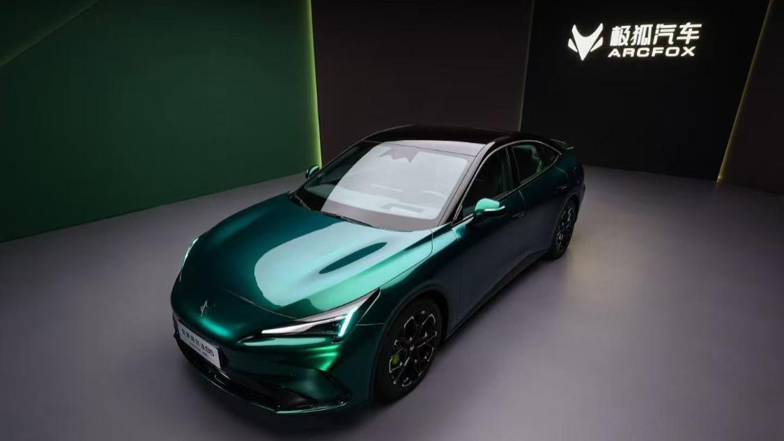 特斯拉Model 3劲敌来了！车长超4米8轴距2米9，纯电续航最高708km