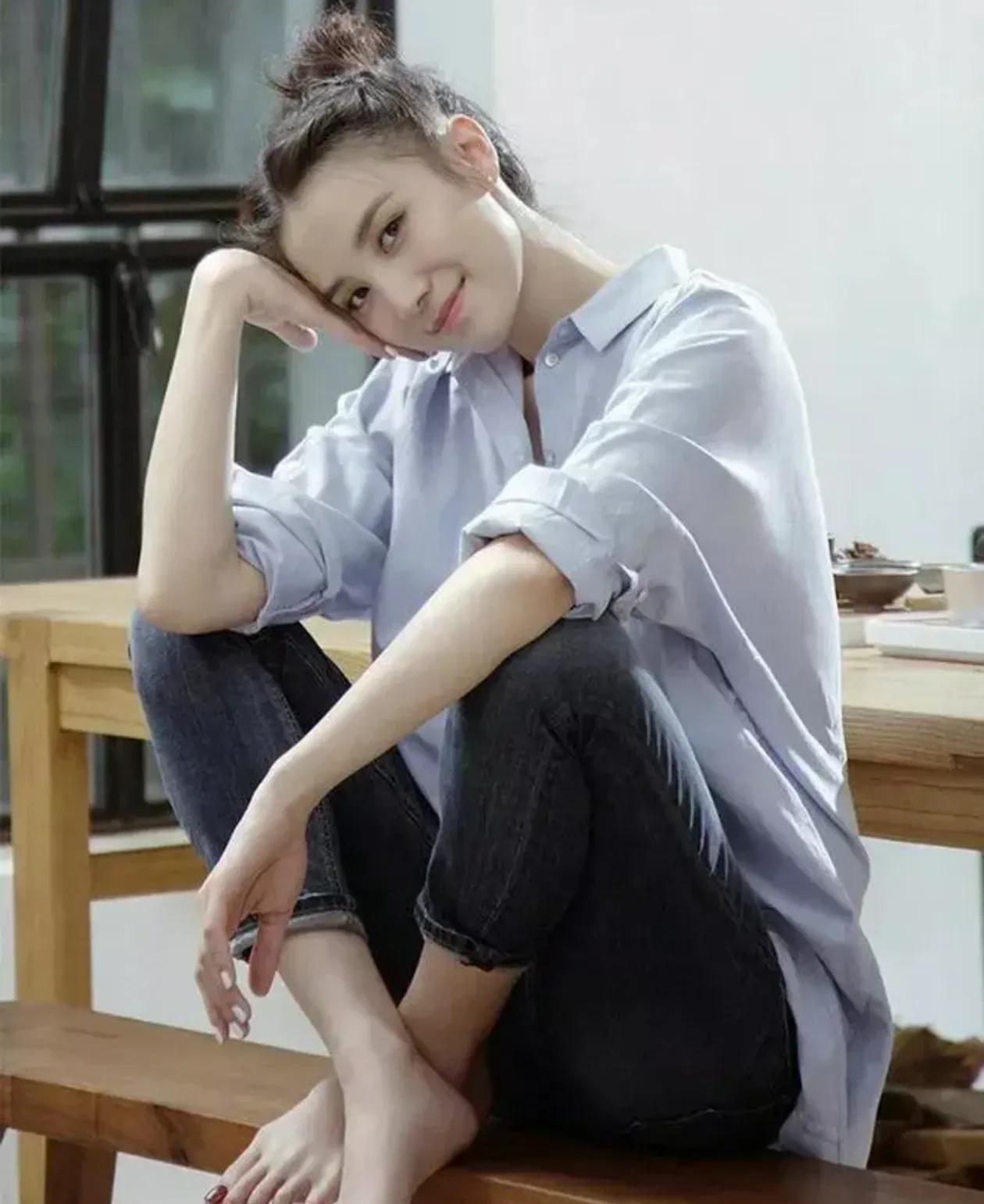 特别喜欢的两位女演员，宋佳和于明佳，长的好身材好衣品好演技好[笑哭][笑哭][笑