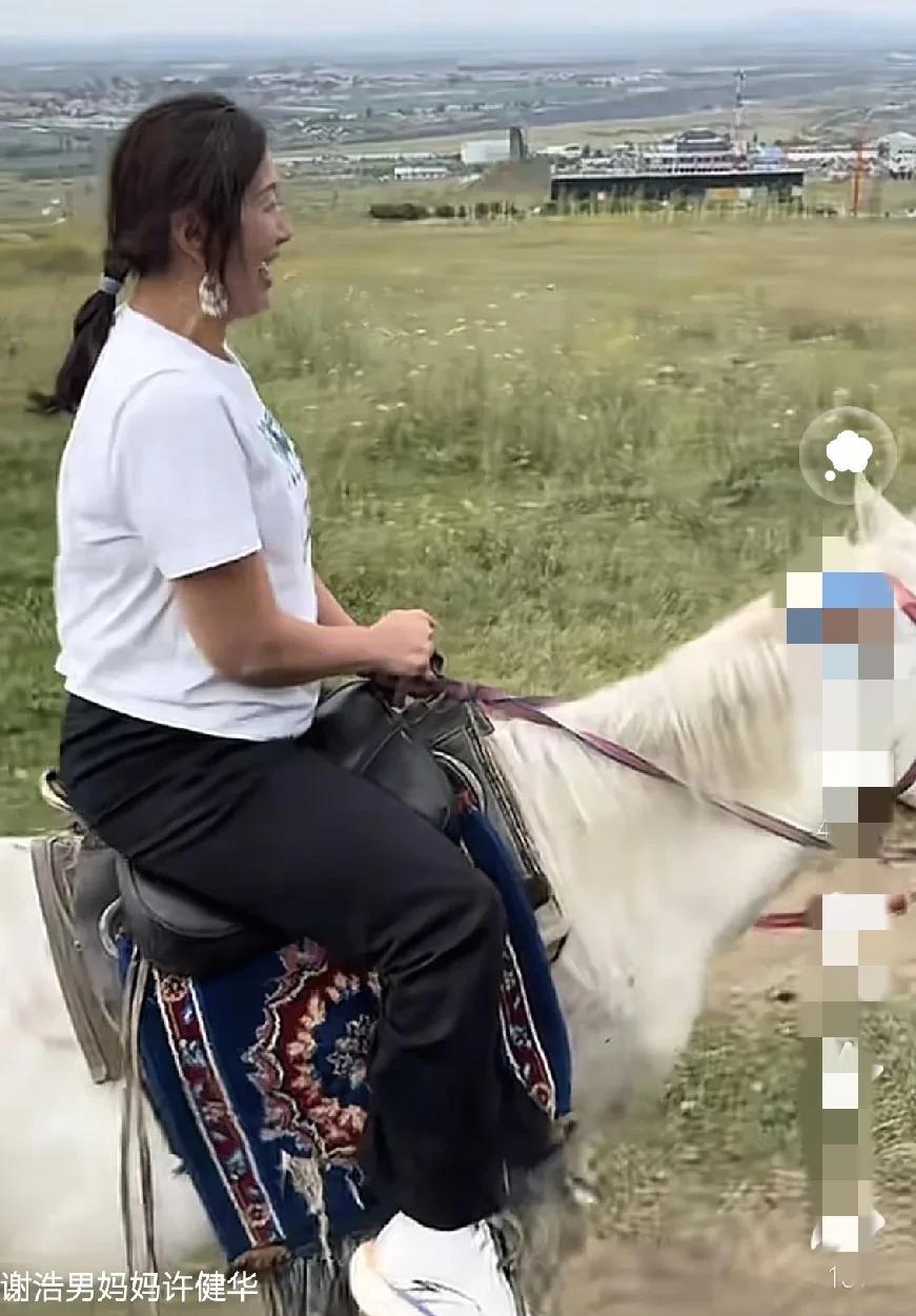 我承认我是真没有爱心，对许建华我是真喜欢不起来。
上一次我发了一篇不喜欢她的一小