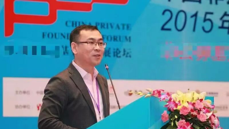 大三辍学做公益，16年后移居希腊，他后悔了吗？