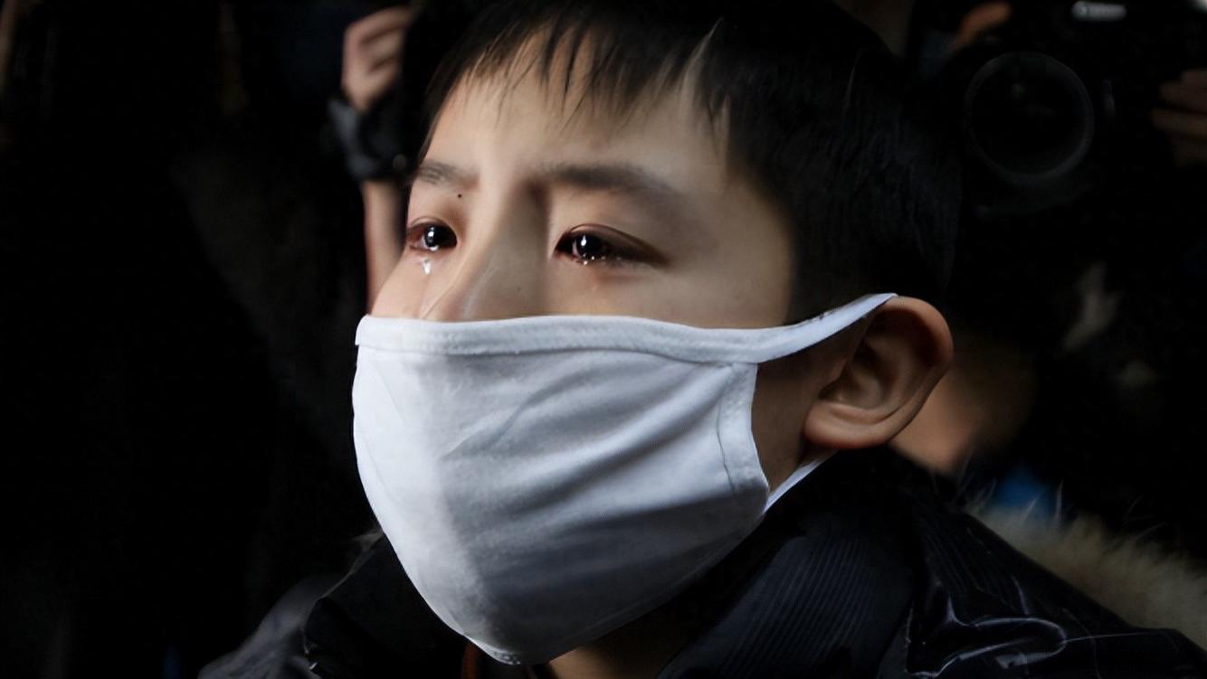 女子患白血病，因找不到骨髓，提前买好寿衣，儿子突然说：我救你