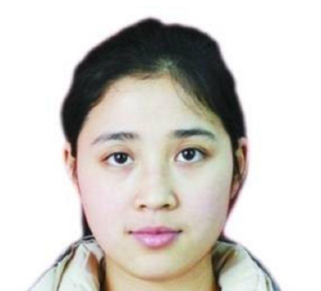 1990年，重庆36岁光棍捡到了一个女婴，不舍吃不舍喝将女孩养大，谁知，养女成年