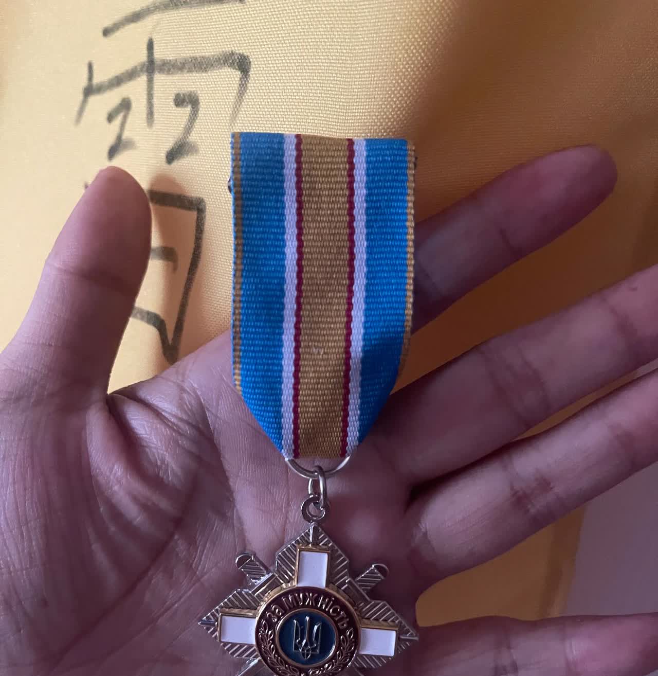 这面旗子的“劲”太大了，七千多的浏览量，四百多条评论。
老实说，评论区里的留言