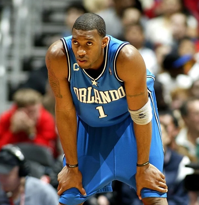 NBA Retweet更新X，晒出一张前NBA球员特雷西-麦克格雷迪的赛场照与球