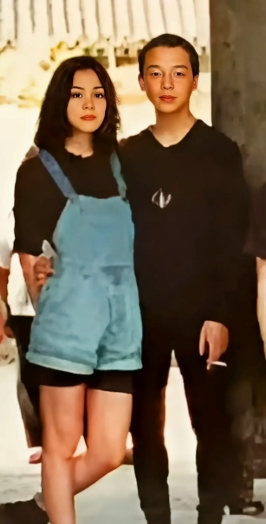 因为最近看了窦靖童的戏，突然很喜欢这个姑娘，我决定把王菲前夫窦唯扒出来看看，是何