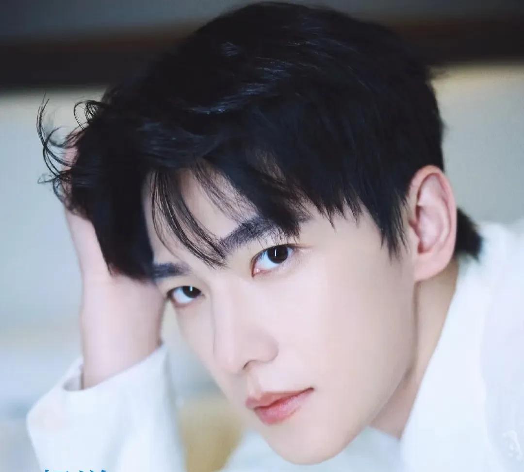 三位男演员，谁最帅？最喜欢看谁的作品？
1.杨洋
2.陈晓
3.许凯
#男演员实