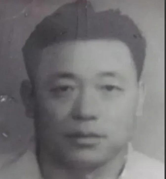 1939年，冀东抗联总司令高志远去开会，萧克对他说：“配枪不错。” 他刚把手枪交