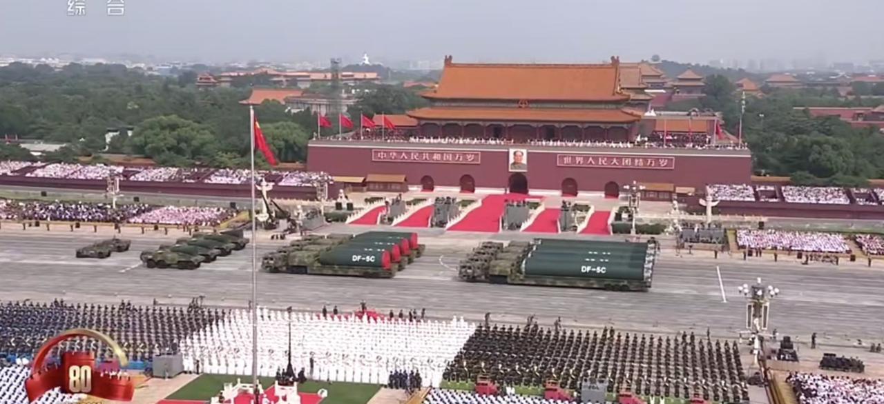 国外对九三阅兵网评褒贬不一，大部分都以正能量方式赋能中国:强大的中国！
 但也有