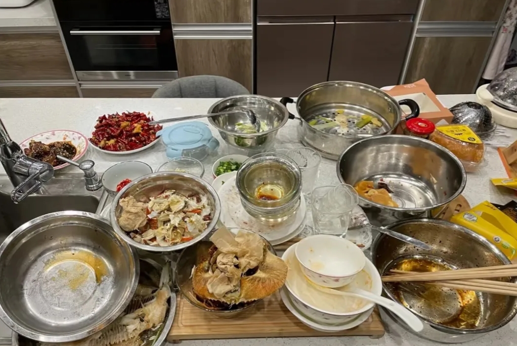 我结婚之前和老公说好了，婚后我是不做饭、不刷锅、不刷碗，这活儿在娘家一直是没干过