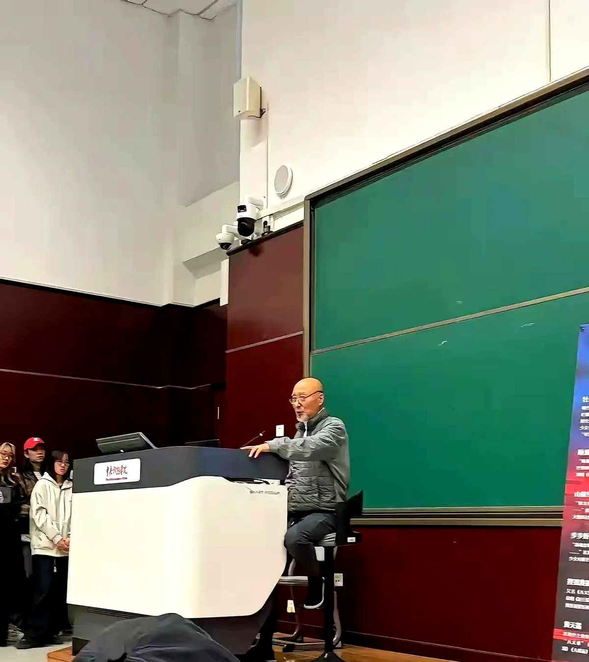陈佩斯谈演出冷场该怎么办











好家伙，你想知道演出包袱没响该怎