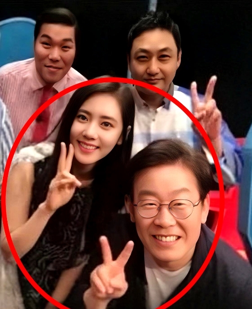 秋瓷炫和于晓光做梦也没想到
泼天的流量砸了过来
不是因为出演的剧火了，而是夫妻俩